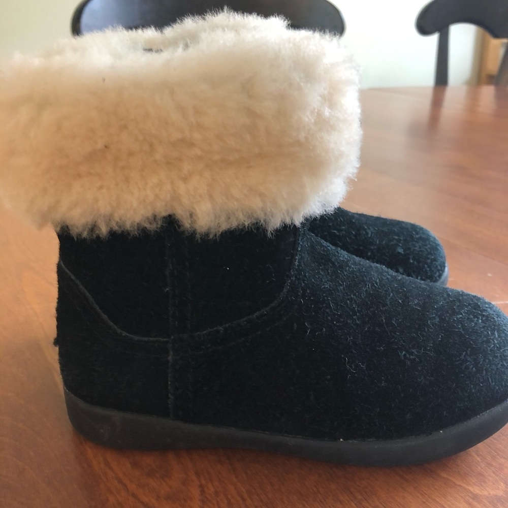Toddler black ugg boots size 8